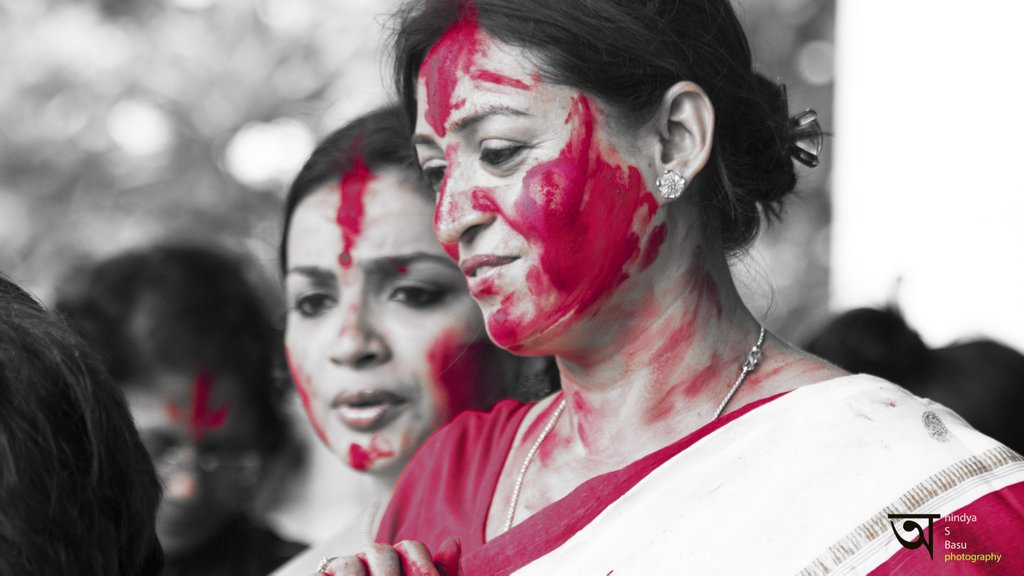 Riot of red – Sindoor khela or playing with vermillion Durga Puja 2014