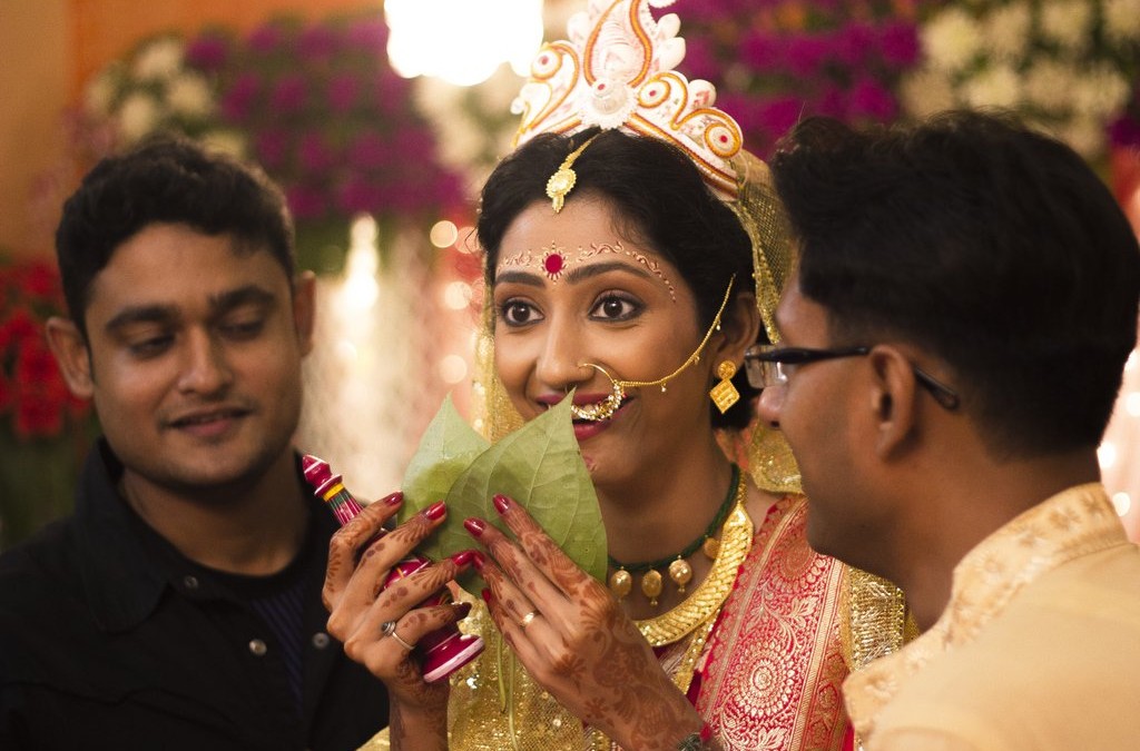 Kolkata Wedding photography the bride looking into the grooms eyes for the fist time