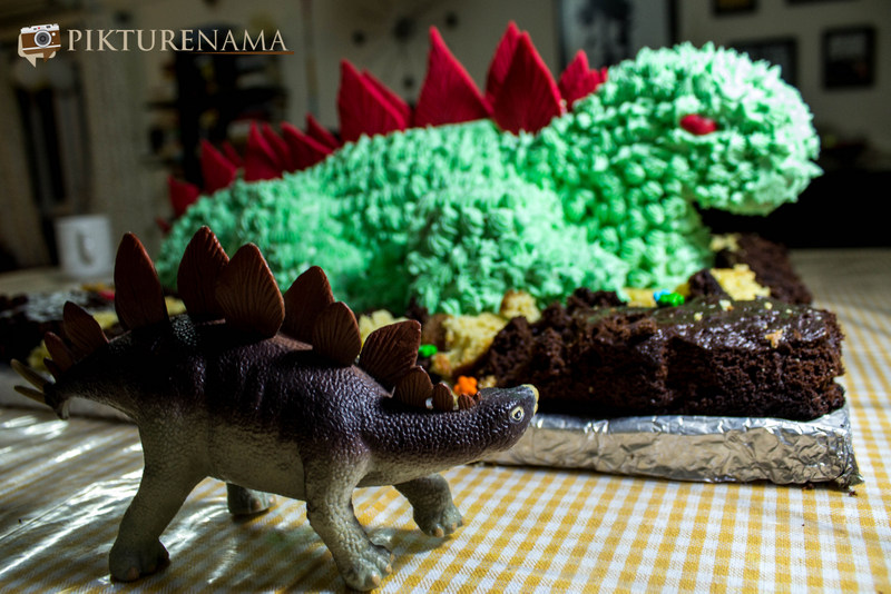 The toy and the Dinosaur Cake by pikturenama