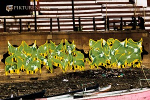 Graffiti on Varanasi Ghats green and yellow