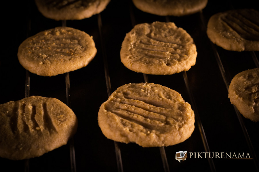 Peanut butter cookies by Pikturenama 