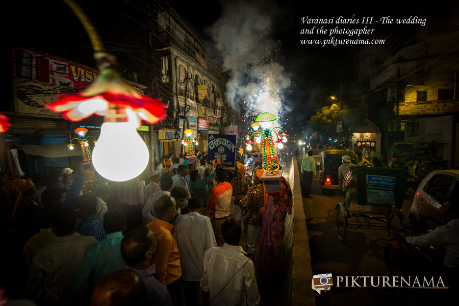 The street wedding at Varanasi Wedding by Pikturenama