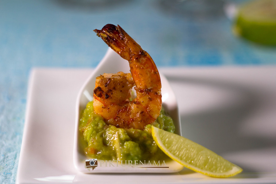 Grilled prawns with Guacomole by pikturenama