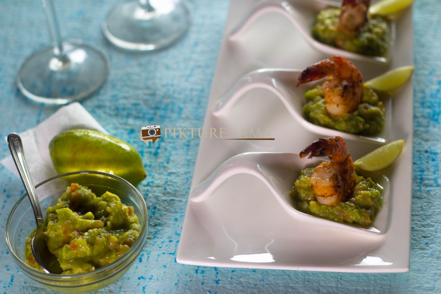 Grilled prawns with guacamole by pikturenama 