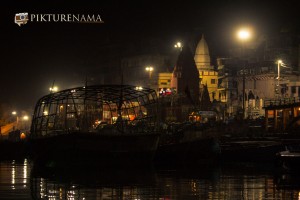 Varanasi ghats by nights by pikturenama - 2