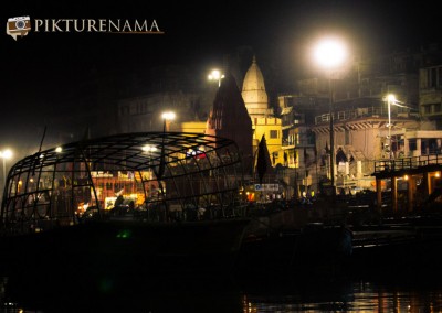 Varanasi ghats by nights by pikturenama -1