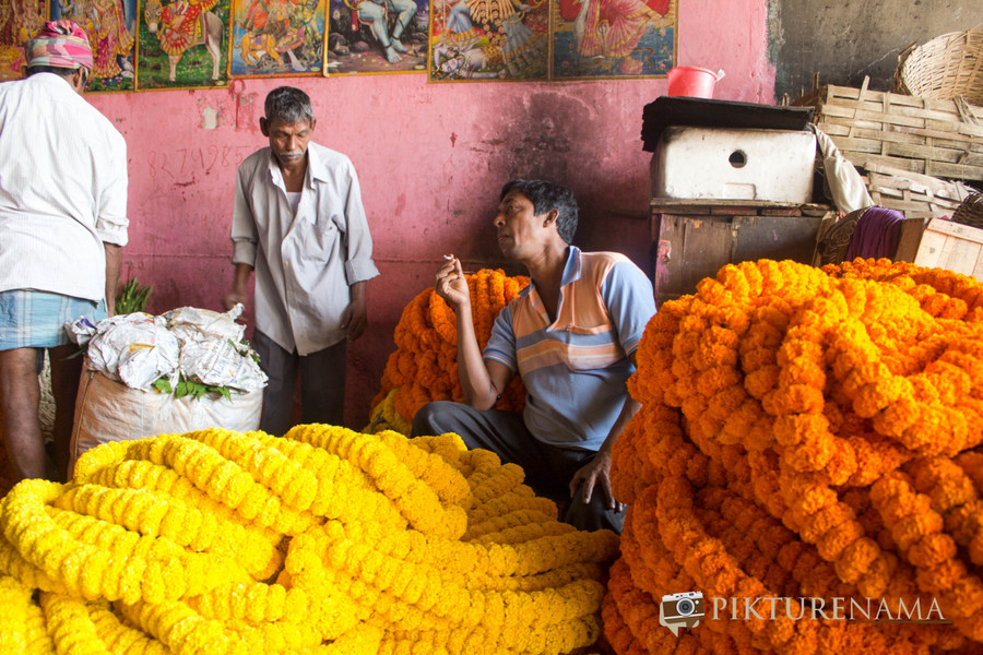 Mullick Ghat flower market Kolkata 9