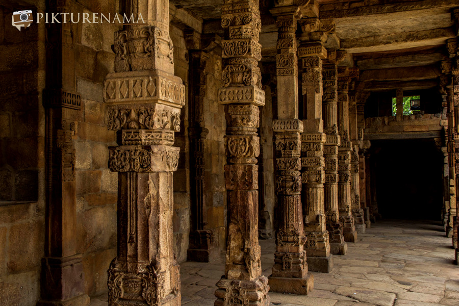 Pillar remains of hindu temples Qutub complex