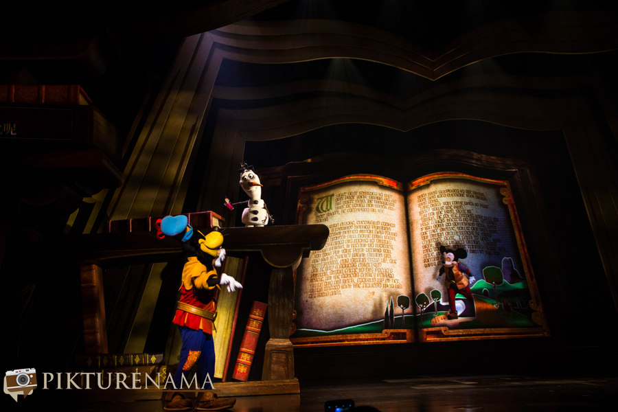 Mickey and the wondrous book Olaf and goofey 1