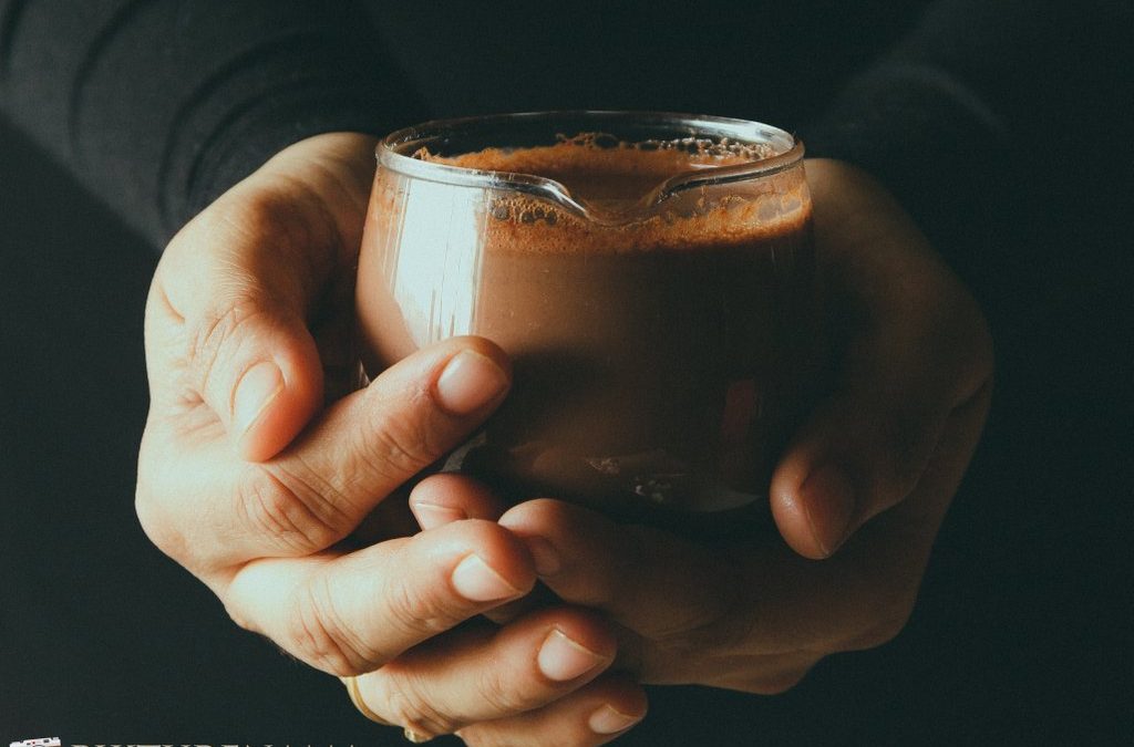 How to make Nutella Hot Chocolate hands