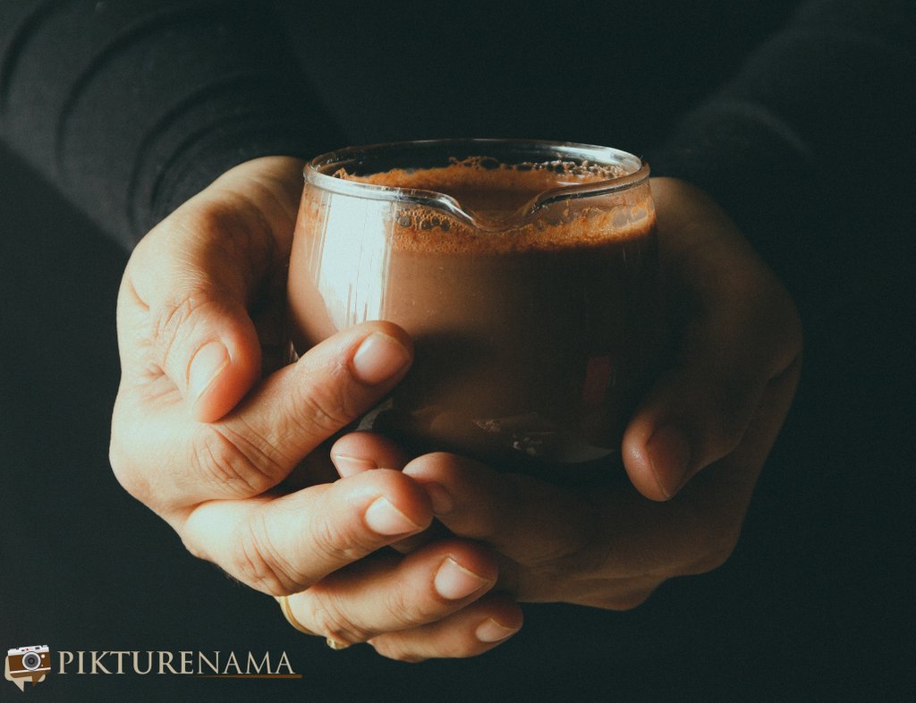 How to make Nutella Hot Chocolate hands