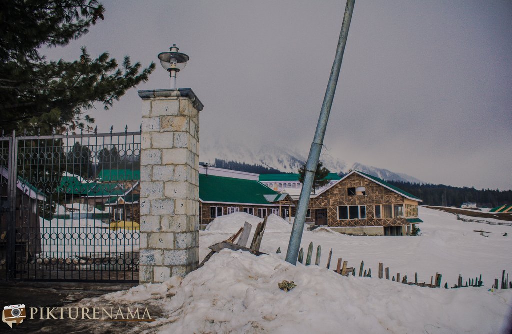Nedous Hotel Gulmarg Kashmir - main entrance gate