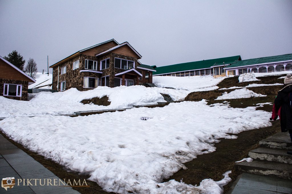 Nedous Hotel Gulmarg Kashmir walk to the rooms