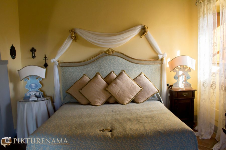 Il Falconaire Tuscany Italy bed