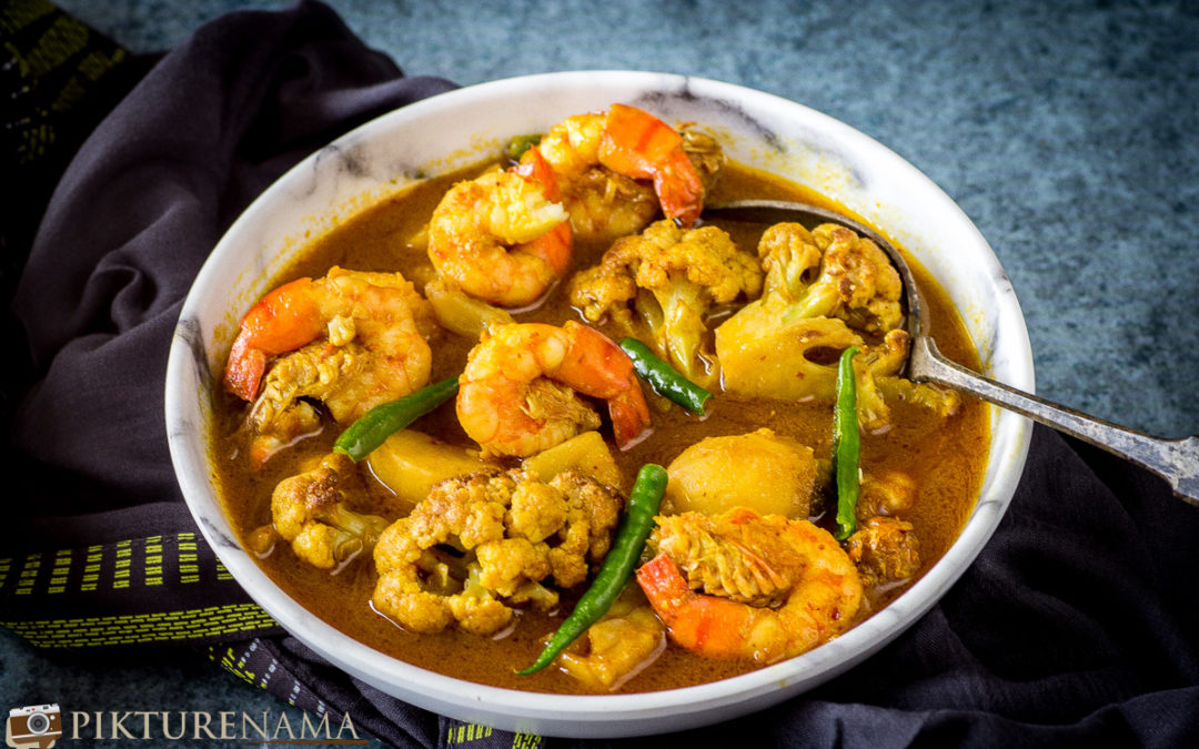 Fulkopi Diye Chingri Mach | Cauliflower and Prawn Curry