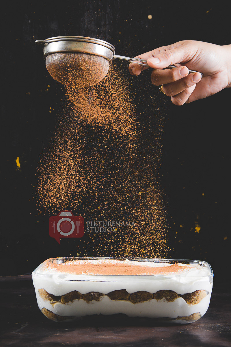Tiramisu coffee dusting 