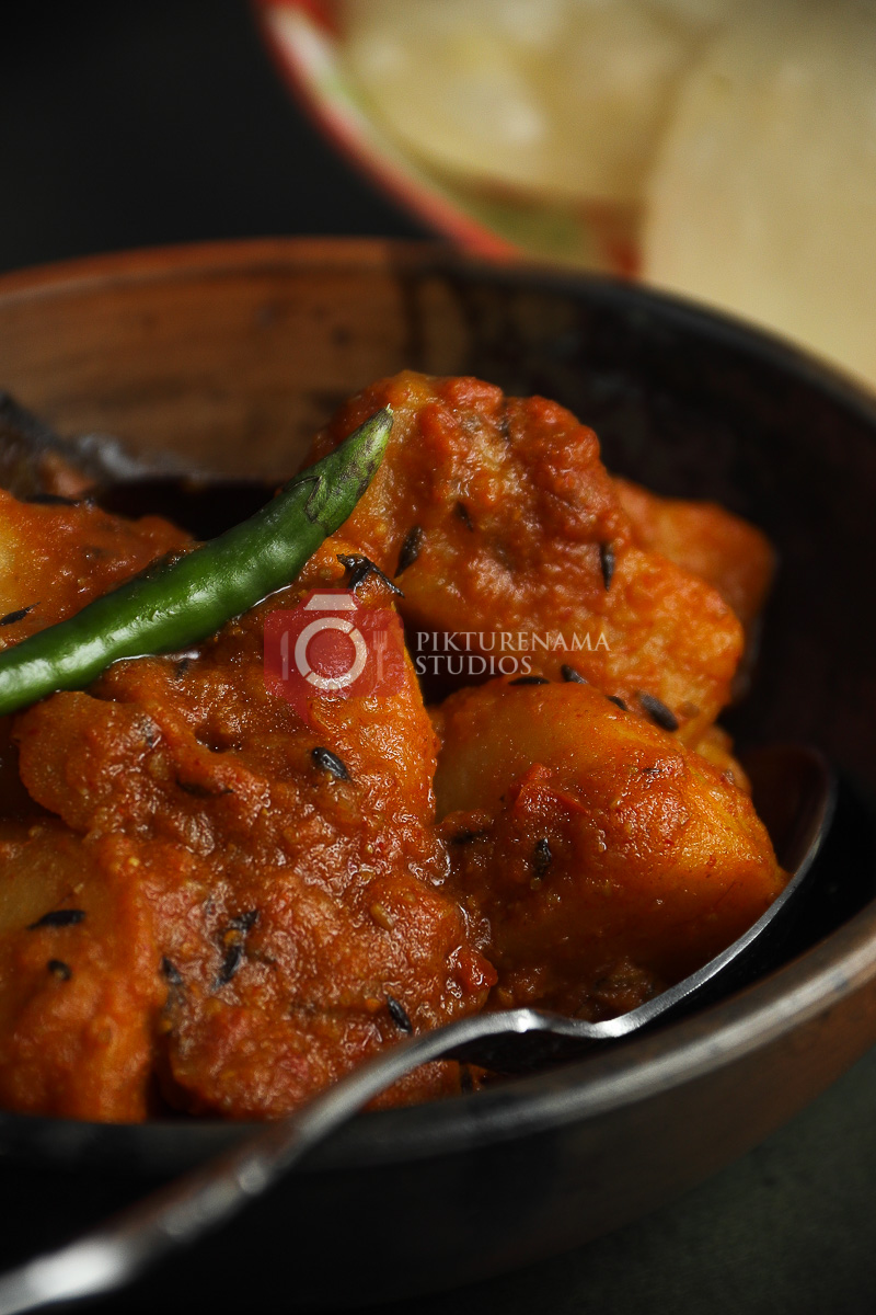 Bengali Aloo Dum | Niramish Aloo'r Dom - Pikturenama