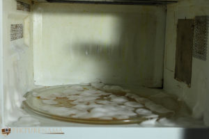 How to clean a greasy microwave with CIF with the foam